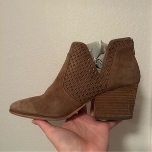 🎃 Posh Show Vince Camuto Booties